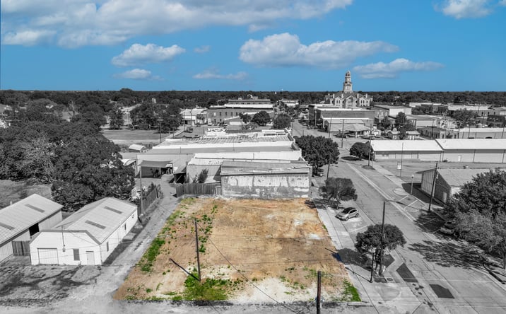 Pictures of Land property located at 201 N Main St, Bonham, TX 75418 for sales - image #1