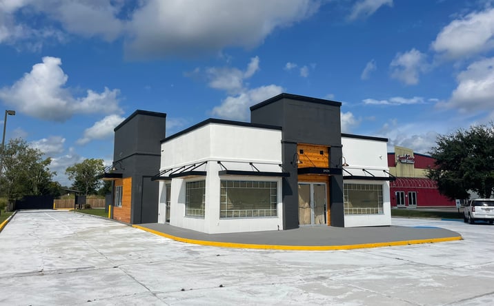 Pictures of Retail property located at 2424 Ambassador Caffery Pkwy, Lafayette, LA 70506 for sales - image #1