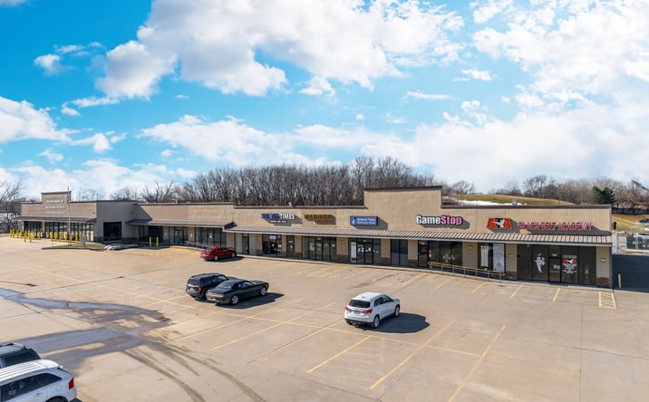 Pictures of Office, Retail property located at 3302 S Belt Hwy, Saint Joseph, MO 64503 for sales - image #1