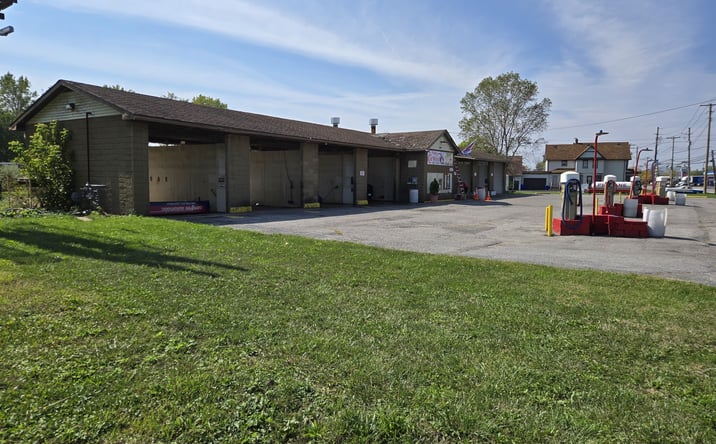 Pictures of Retail property located at 2467 Clinton St, West Seneca, NY 14224 for sales - image #1