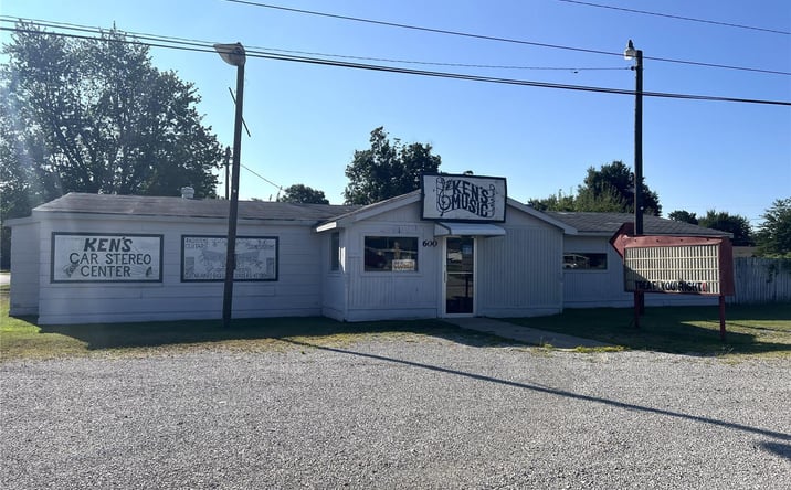 Pictures of Retail property located at 600 South Bypass, Kennett, MO 63857 for sales - image #1
