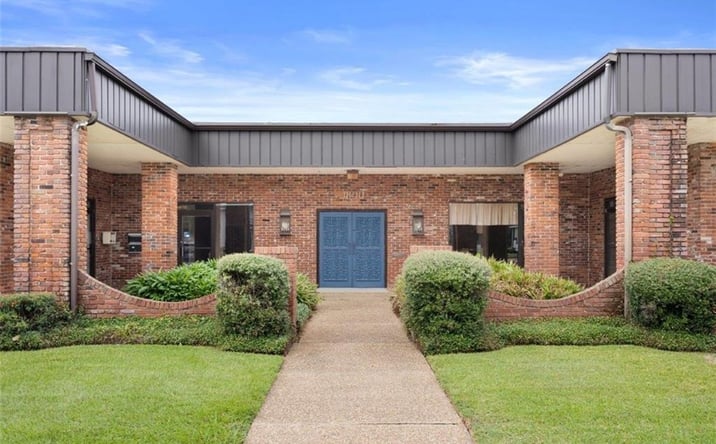 Pictures of Business for Sale, Retail, Office, Industrial property located at 1800 Ryan Street, Lake Charles, LA 70601 for sales - image #1