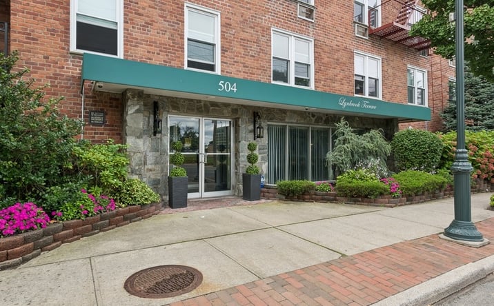 Pictures of Office property located at 504 Merrick Rd, Lynbrook, NY 11563 for sales - image #1