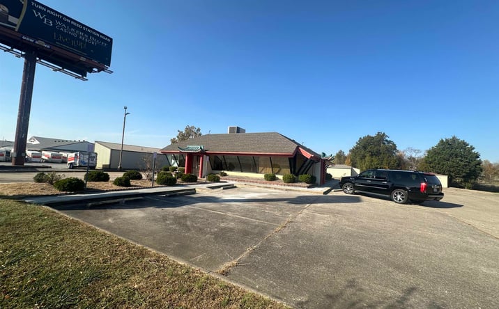 Pictures of Retail property located at 706 E PLAZA Drive, Carterville, IL 62918 for sales - image #1