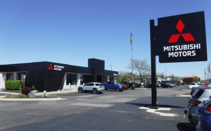 Pictures of Retail property located at 5900 Highland Road, Waterford, MI 48327 for sales - image #1