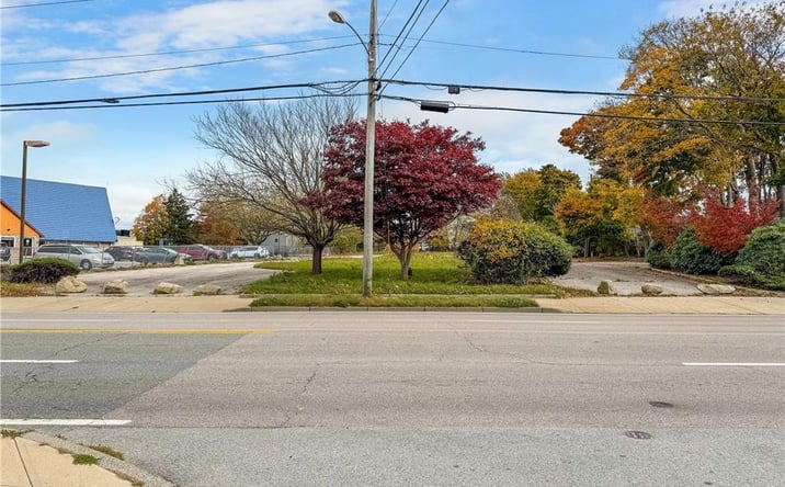 Pictures of Retail, Land property located at 149 W Main Road, Middletown, RI 02842 for sales - image #1