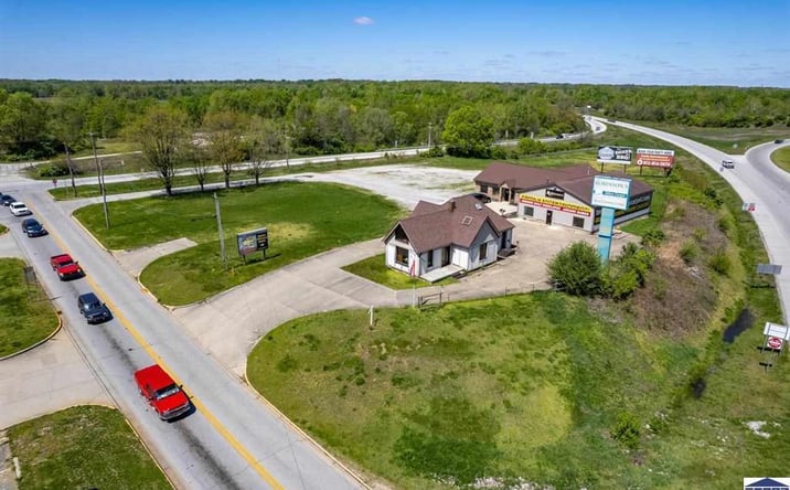 Pictures of Industrial property located at 220 Maple Avenue, Terre Haute, IN 47804 for sales - image #1