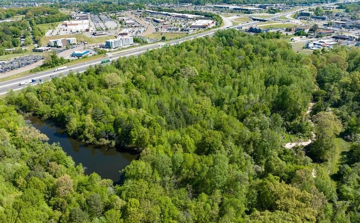 Pictures of Land property located at 00 W Interstate 40 Expressway, Jackson, TN 38301 for sales - image #1