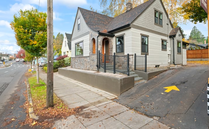 Pictures of Office, Retail property located at 3033 NE Broadway, Portland, OR 97232 for sales - image #1