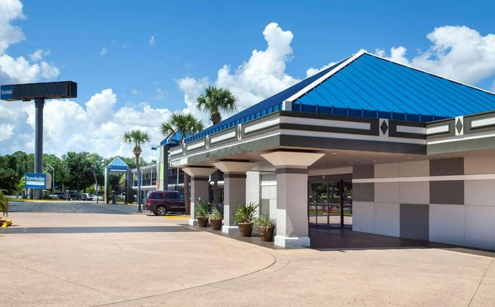 Pictures of Hospitality property located at 481 Deltona Blvd, Deltona, FL 32725 for sales - image #1