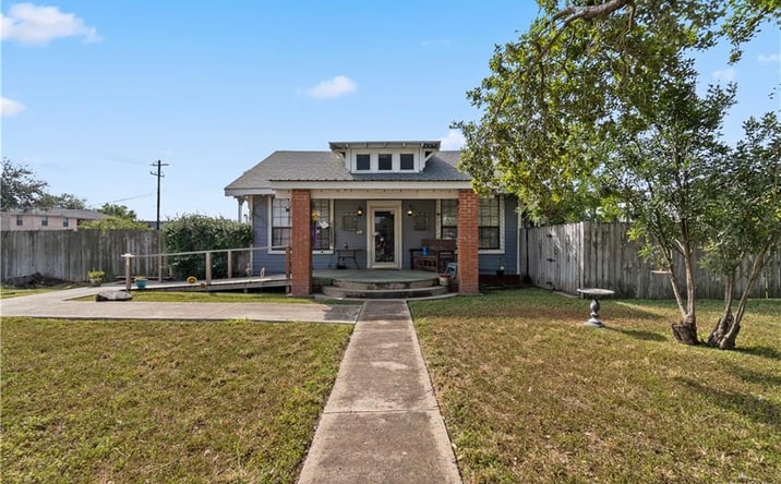 Pictures of Retail property located at 202 W Schunior Street, Edinburg, TX 78541 for sales - image #1