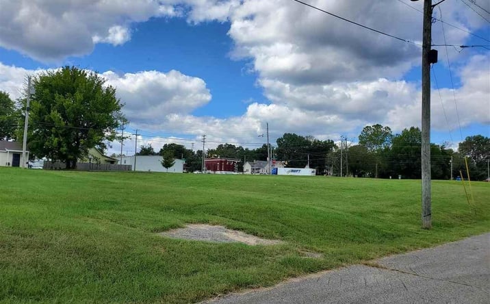 Pictures of Land property located at 136 Bennett Street, Jackson, TN 38301 for sales - image #1