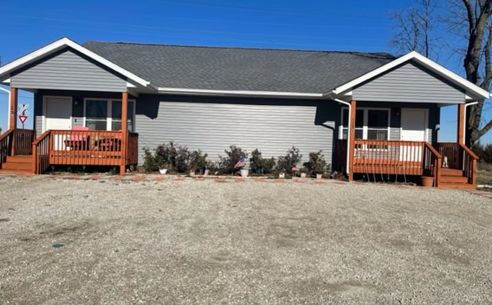 Pictures of Multifamily property located at 528 Curry Ln, Illiopolis, IL 62539 for sales - image #1