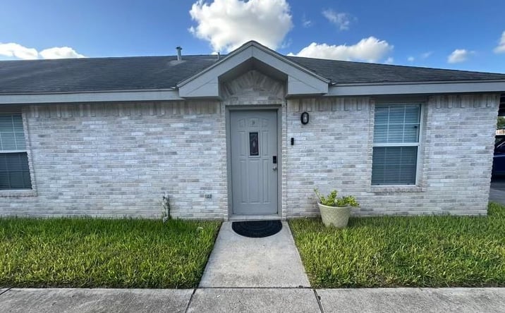 Pictures of Multifamily property located at 1008 English Avenue, Edinburg, TX 78541 for sales - image #1