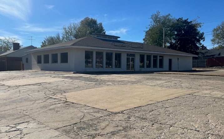 Pictures of Retail property located at 4718 E 11th St, Tulsa, OK 74112 for sales - image #1