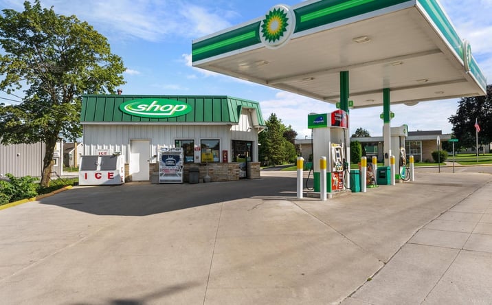 Pictures of Retail property located at 227 S Calumet Dr, Valders, WI 54245 for sales - image #1