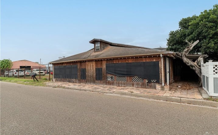 Pictures of Retail property located at 114 S 7th Street, Donna, TX 78537 for sales - image #1