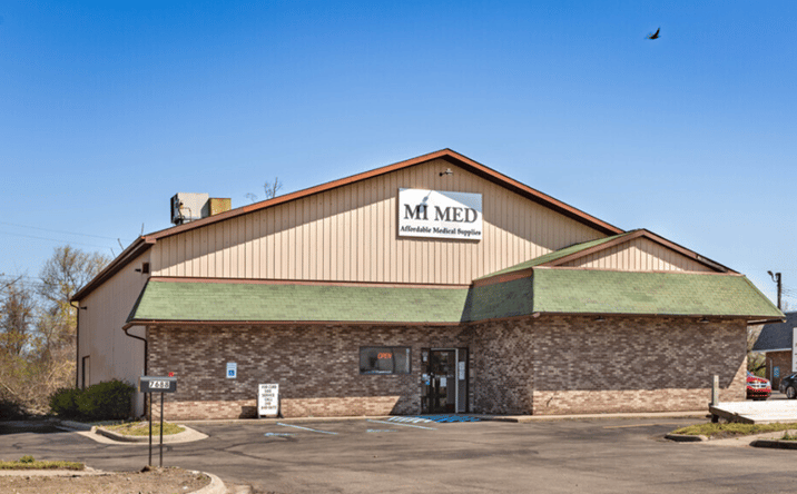 Pictures of Retail property located at 7688 Highland Rd, Waterford, MI 48327 for sales - image #1