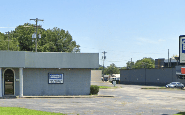 Pictures of Office, Retail property located at 400 Hwy 31 NW, Hartselle, AL 35640 for sales - image #1