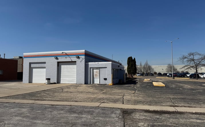 Pictures of Retail property located at 1910 Plum St, Aurora, IL 60506 for sales - image #1