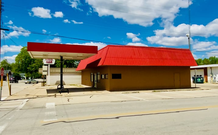 Pictures of Retail property located at 105 W Si Johnson Avenue, Sheridan, IL 60551 for sales - image #1