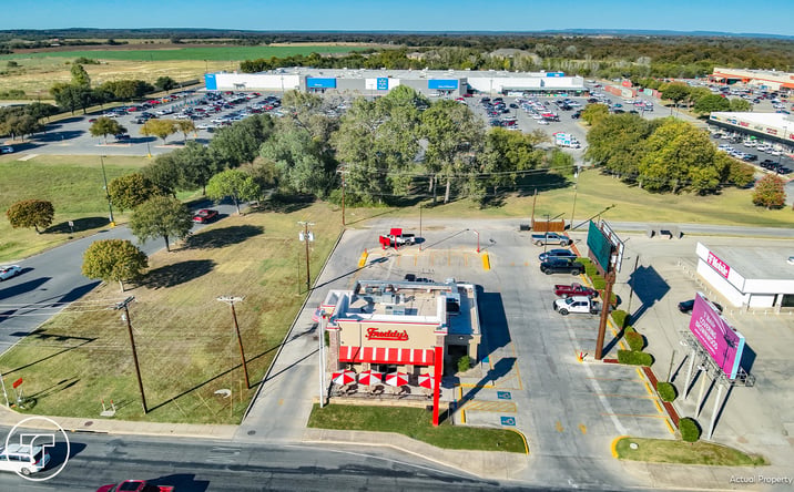 Pictures of Retail property located at 305 W Commerce St, Brownwood, TX 76801 for sales - image #1