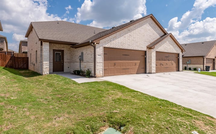 Pictures of Multifamily property located at Rolling Terrace Cir, Granbury, TX 76049 for sales - image #1