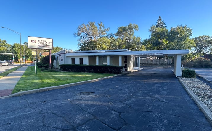 Pictures of Office property located at 19 River Oaks Dr, Calumet City, IL 60409 for sales - image #1