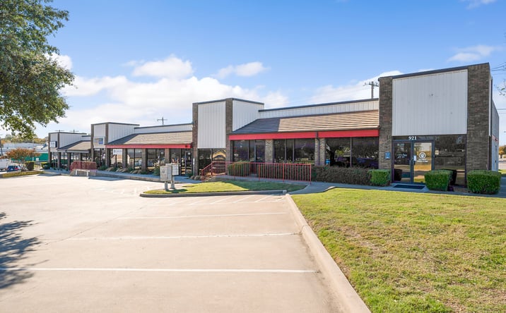 Pictures of Retail, Office property located at 915 N Mill St, Lewisville, TX 75057 for sales - image #1
