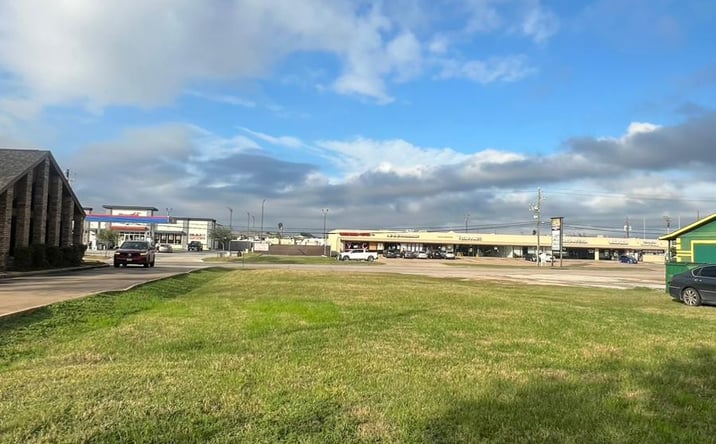Pictures of Land property located at 0 Spencer Hy, Pasadena, TX 77505 for sales - image #1