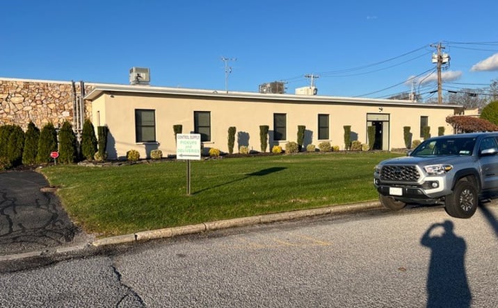 Pictures of Industrial property located at 6 Di Tomas Ct, Copiague, NY 11726 for sales - image #1