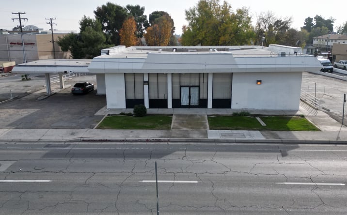 Pictures of Office, Retail property located at 2001 Columbus St, Bakersfield, CA 93305 for sales - image #1