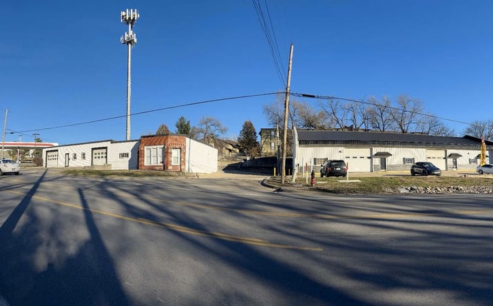 Pictures of Industrial, Mixed Use, Office, Retail property located at 4219-4225 NE Antioch Rd, Kansas City, MO 64117 for sales - image #1