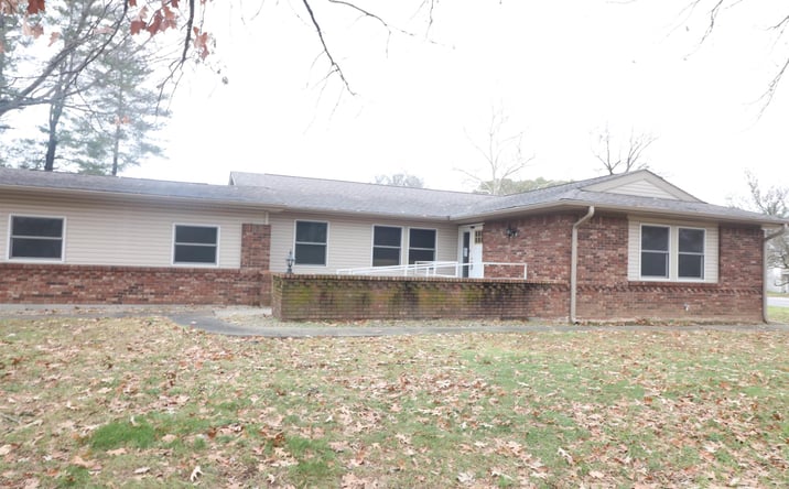 Pictures of Office property located at 401 Beadle Drive, Carbondale, IL 62901 for sales - image #1