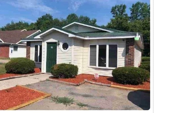 Pictures of Retail, Office property located at 25 Hospital Dr, Massena, NY 13662 for sales - image #1