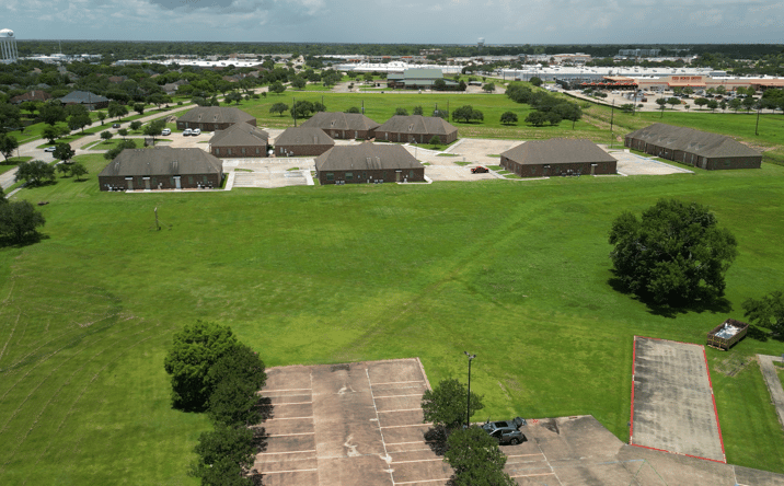 Pictures of Land property located at Lake Rd, Lake Jackson, TX 77566 for sales - image #1
