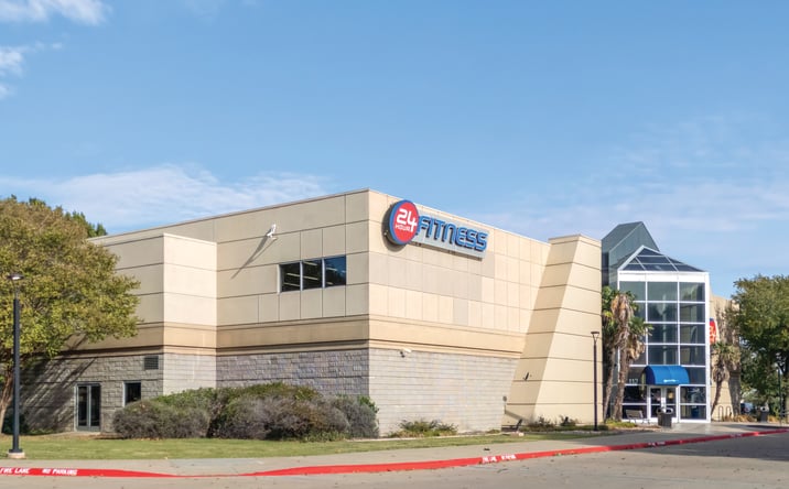 Pictures of Retail property located at 1131 W Arbrook Blvd, Arlington, TX 76015 for sales - image #1
