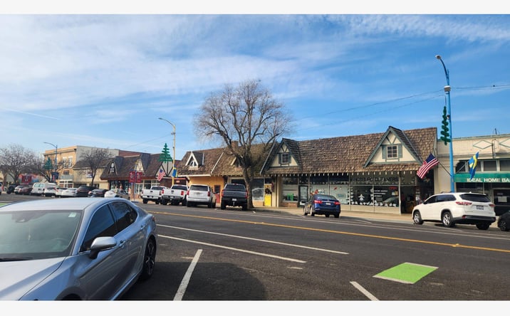 Pictures of Retail property located at 1549 Draper St, Kingsburg, CA 93631 for sales - image #1