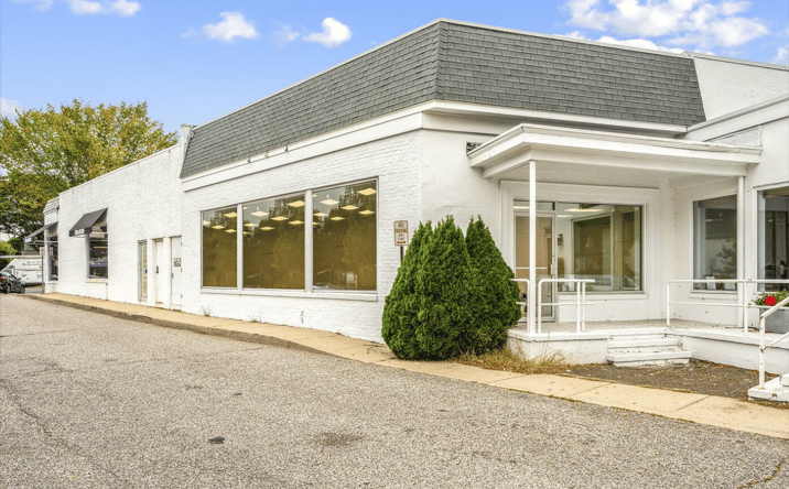 Pictures of Retail property located at 53 The Cir, East Hampton, NY 11937 for sales - image #1