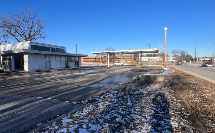 Pictures of Land, Retail property located at 980 73rd St, Windsor Heights, IA 50324 for sales - image #1