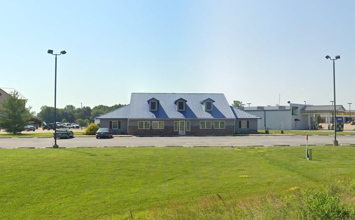 Pictures of Retail property located at 1703 Oak St, Canton, MO 63435 for sales - image #1