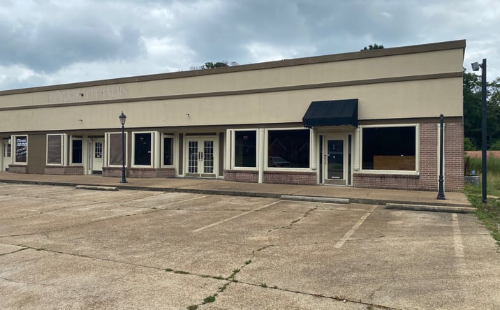 Pictures of Retail property located at 4970 Raymond Ave, Tupelo, MS 38801 for sales - image #1