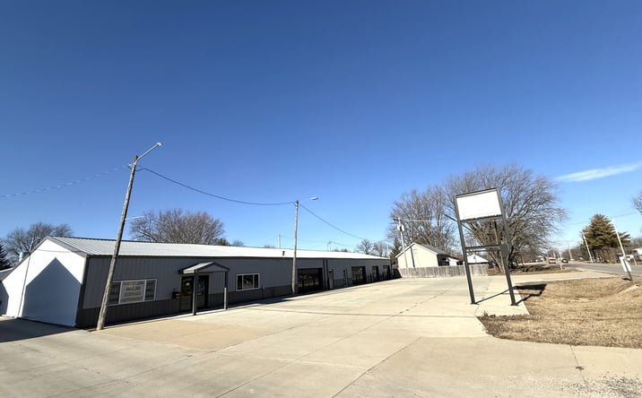 Pictures of Industrial property located at 209 Franklin St, Center Point, IA 52213 for sales - image #1