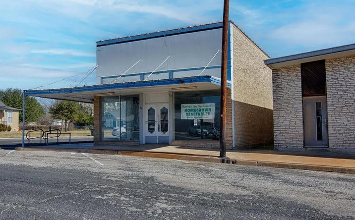 Pictures of Business for Sale property located at 702 Upton, Schulenburg, TX 78956 for sales - image #1