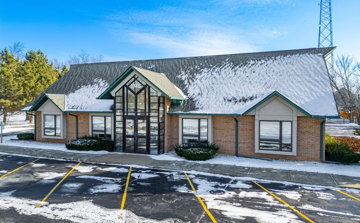 Pictures of Retail property located at 1745 S Eastwood Drive, Woodstock, IL 60098 for sales - image #1