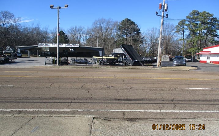 Pictures of Office property located at 1322 Eastwood, Paris, TN 38242 for sales - image #1