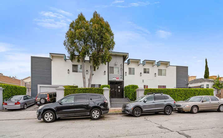 Pictures of Multifamily property located at 6812 11th Ave, Los Angeles, CA 90043 for sales - image #1