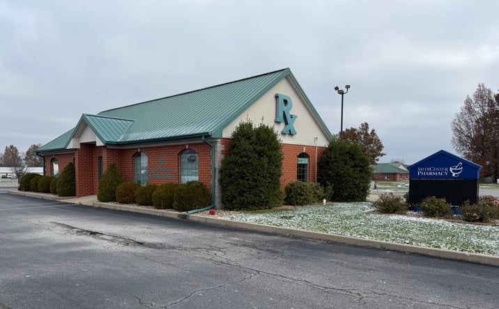 Pictures of Office, Retail property located at 401 Rushing Dr, Herrin, IL 62948 for sales - image #1
