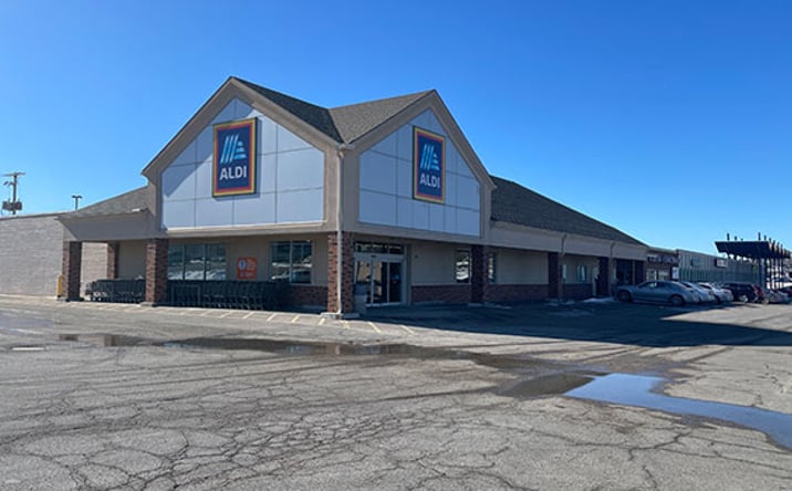 Pictures of Retail property located at 105 SW 29th St, Topeka, KS 66611 for sales - image #1