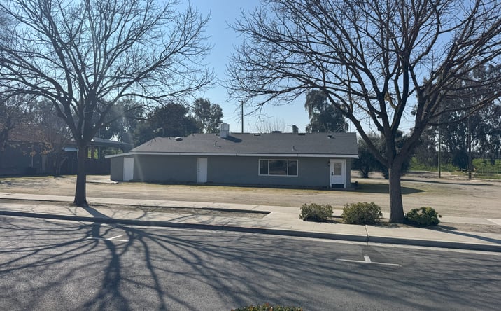 image of property at 1671 SIMPSON ST Kingsburg CA 93631-1820